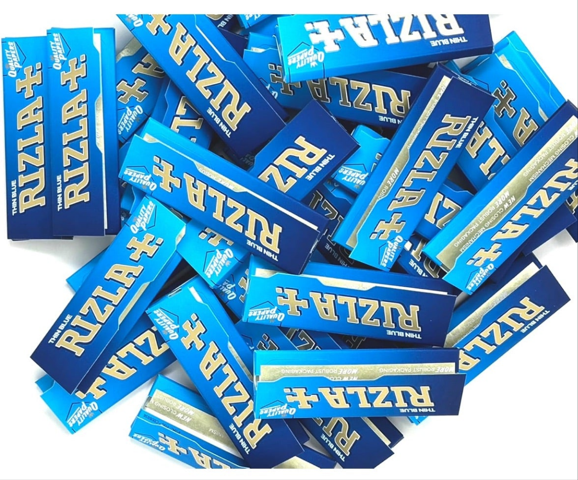 Blue rolling papers standard size